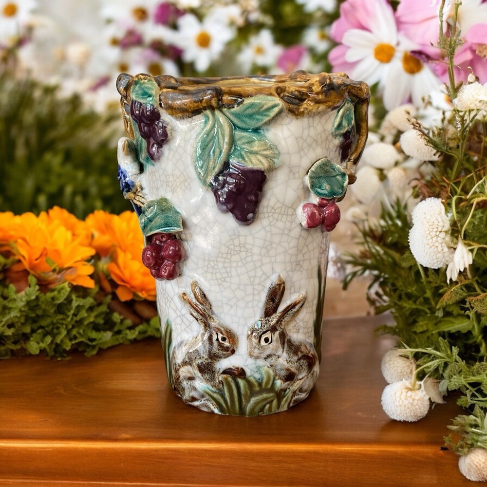 Antique Majolica Vase with many applied, high-relief details. - Picture 6 of 15
